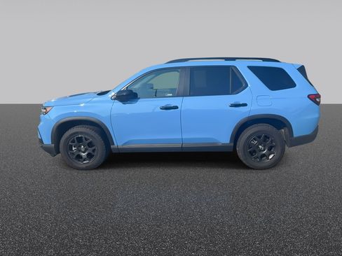 Certified 2025 Honda Pilot TrailSport image 6