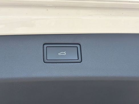 New 2026 Volkswagen Tiguan SEL R-Line AWD/4WD image 11