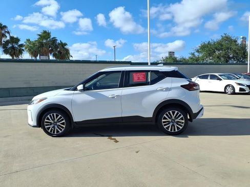 Used 2024 Nissan Kicks SV FWD image 3