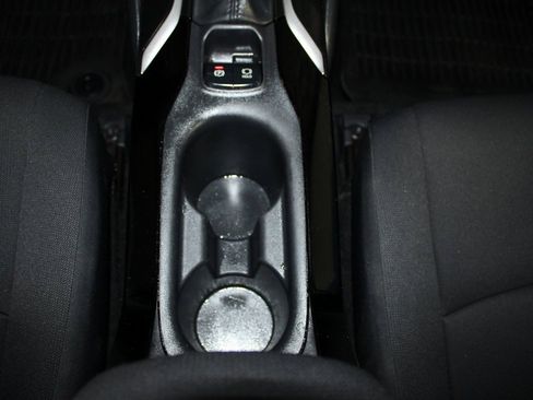 Used 2022 Toyota Corolla LE image 29