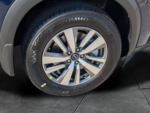 New 2026 Nissan Pathfinder SL FWD image 10