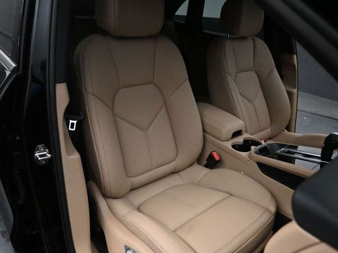 New 2025 Porsche Macan image 18