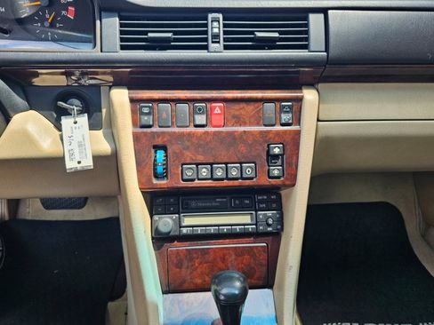 Used 1994 Mercedes-Benz E 320 Convertible image 8