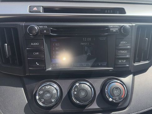 Used 2018 Toyota RAV4 LE image 8