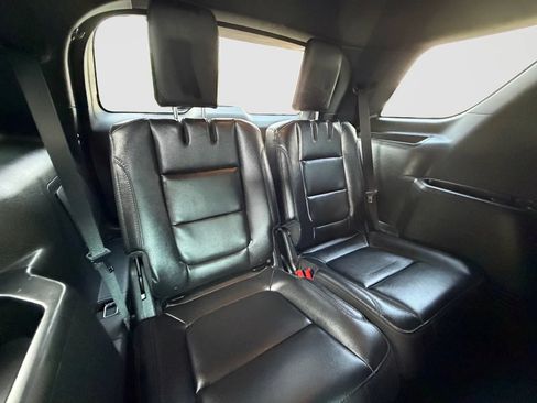 Used 2019 Ford Explorer XLT w/ Equipment Group 202A AWD/4WD image 20