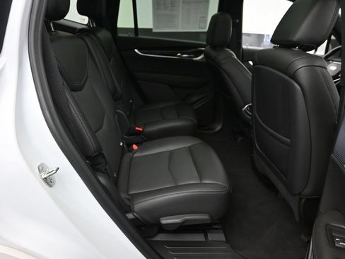 Used 2024 Cadillac XT6 Premium Luxury w/ Technology Package AWD/4WD image 10