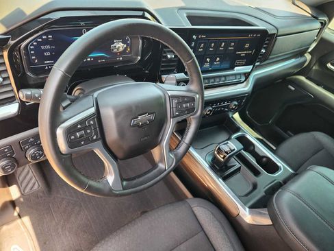 Used 2024 Chevrolet Silverado 1500 LT Trail Boss w/ Convenience Package II AWD/4WD image 2