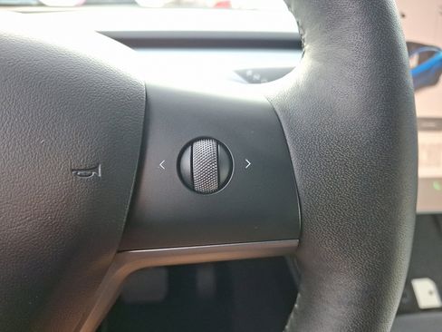 Used 2022 Tesla Model Y Long Range image 22