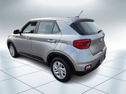 Used 2024 Hyundai Venue SE image 7