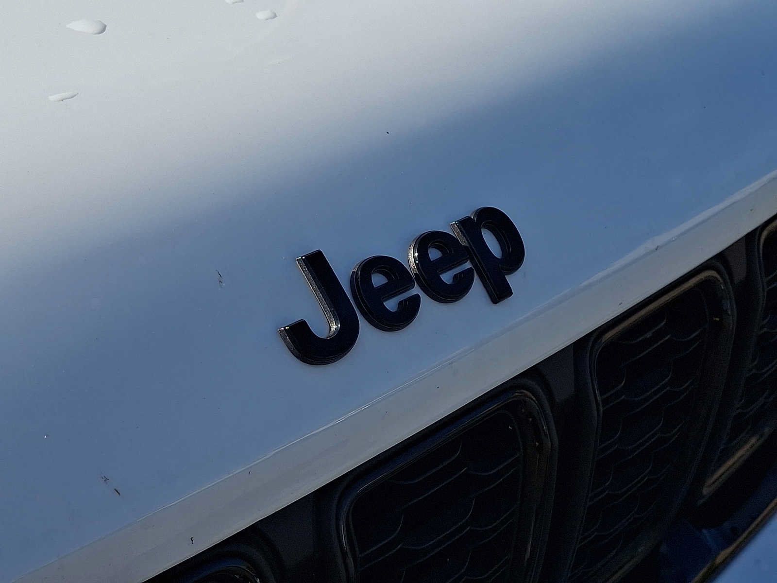 Used 2024 Jeep Grand Cherokee Altitude AWD/4WD image 4