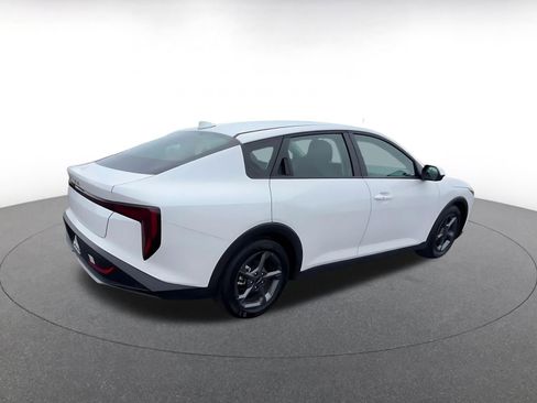 Used 2025 Kia K4 LXS image 15