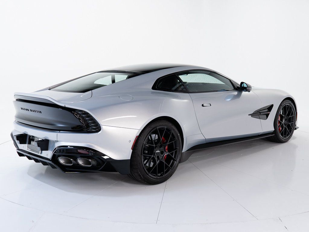 Used 2025 Aston Martin Vanquish RWD image 6