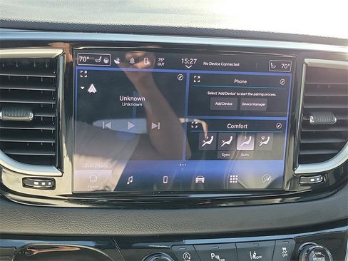 Used 2024 Chrysler Pacifica Touring-L image 9