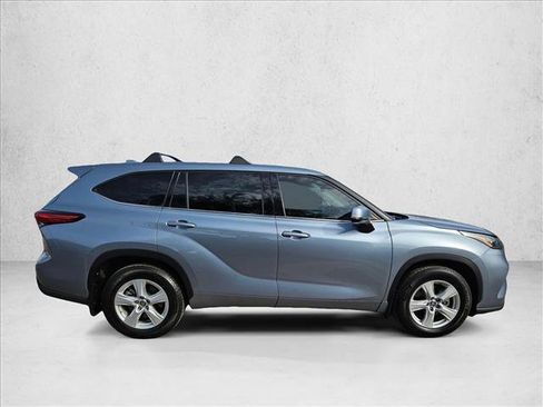 Used 2020 Toyota Highlander LE image 4