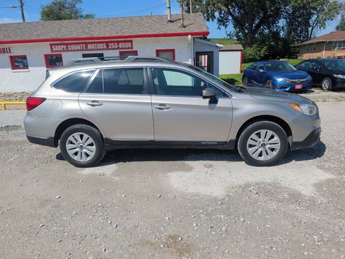 Used 2017 Subaru Outback 2.5i Premium AWD/4WD image 2