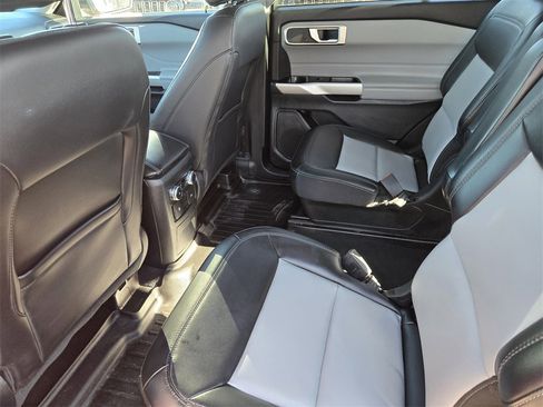 Used 2022 Ford Explorer XLT w/ Equipment Group 202A image 18