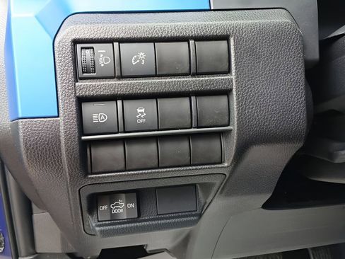 Used 2025 Toyota Tacoma TRD Off-Road AWD/4WD image 15