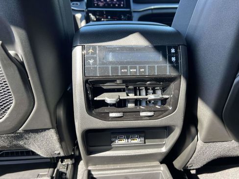 Used 2025 Jeep Grand Cherokee L Laredo AWD/4WD image 18