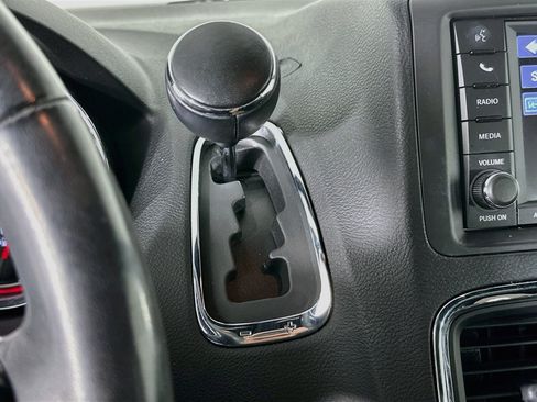 Used 2019 Dodge Grand Caravan SXT FWD image 23