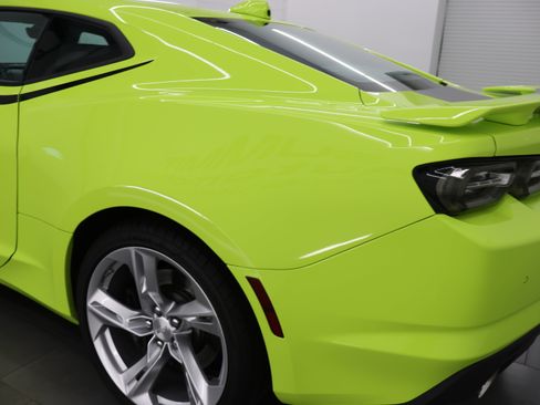 Used 2020 Chevrolet Camaro SS RWD image 29