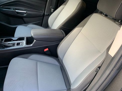 Used 2017 Ford Escape SE w/ SE Cold Weather Package AWD/4WD image 18