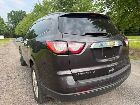 Used 2015 Chevrolet Traverse LT w/ Style and Technology Package FWD image 3