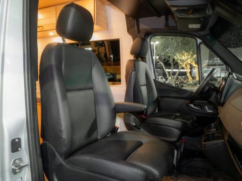 Used 2024 Mercedes-Benz Sprinter 2500 image 27