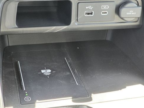 Used 2025 Honda Pilot Touring image 8