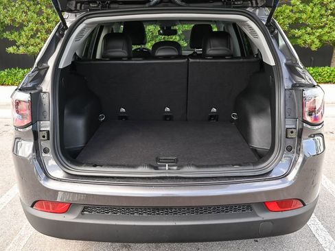 Used 2022 Jeep Compass Latitude image 10