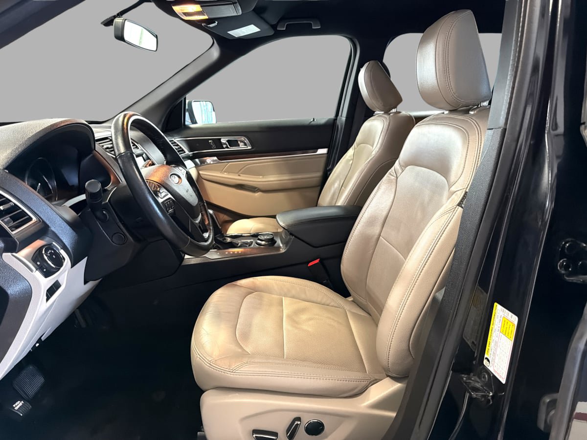 Used 2018 Ford Explorer Limited AWD/4WD image 11