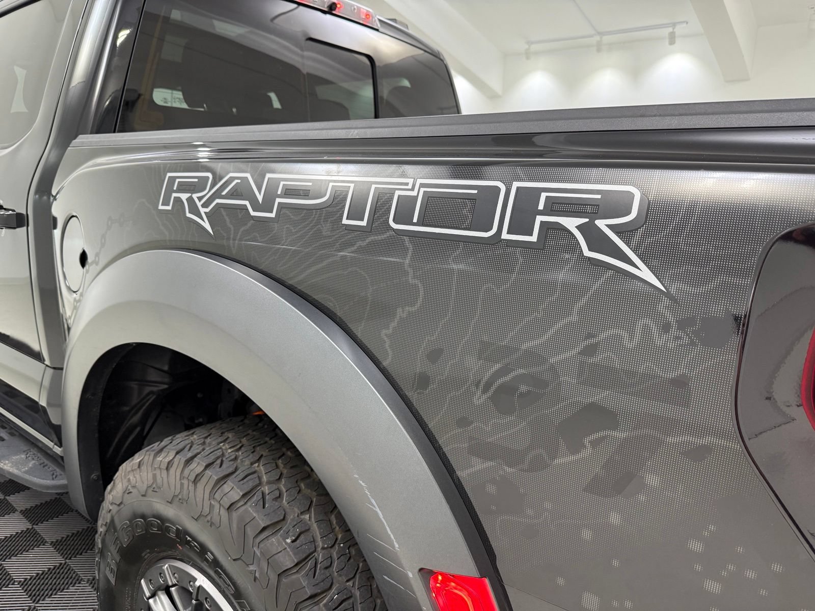 Used 2022 Ford F150 Raptor w/ Raptor 37 Performance Package AWD/4WD image 9