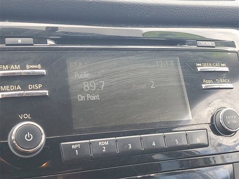 Used 2015 Nissan Rogue SV image 42