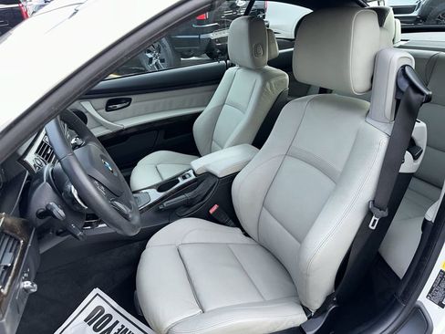 Used 2009 BMW 335i Convertible image 13