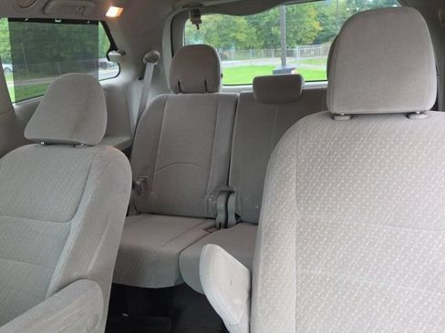 Used 2018 Toyota Sienna LE AWD/4WD image 11