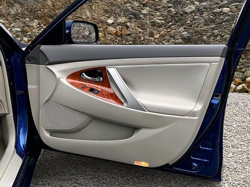 Used 2010 Toyota Camry XLE image 19