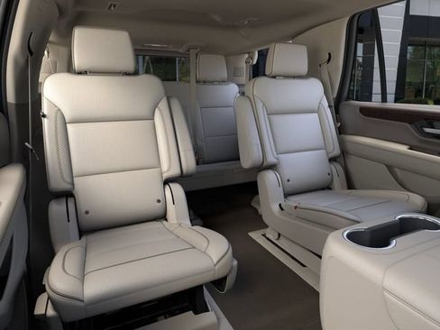 New 2026 GMC Yukon Denali w/ Denali Reserve Package AWD/4WD image 17