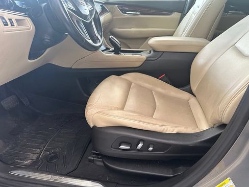 Used 2018 Cadillac XT5 Luxury w/ Driver Awareness Package FWD image 12