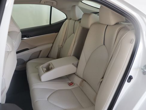 Used 2023 Toyota Camry XLE w/ Navigation Package image 9