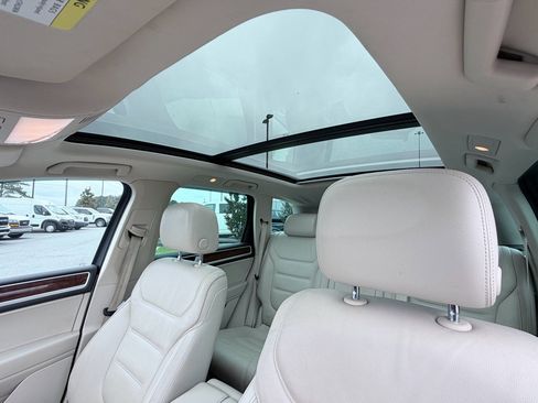 Used 2013 Volkswagen Touareg TDI AWD/4WD image 11