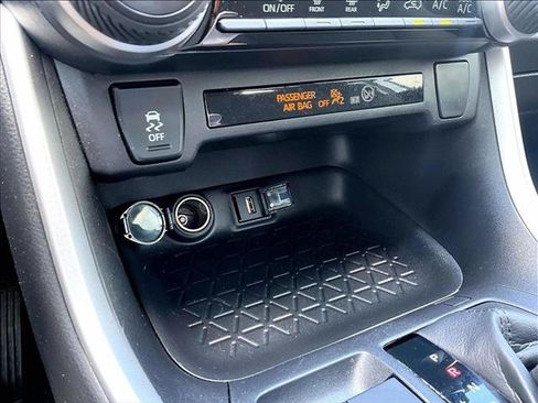 Used 2020 Toyota RAV4 LE FWD image 23