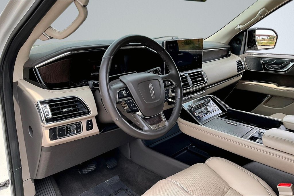 Used 2022 Lincoln Navigator Reserve AWD/4WD image 11