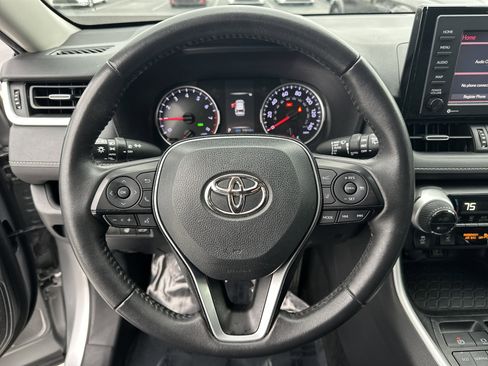 Used 2021 Toyota RAV4 XLE Premium image 18