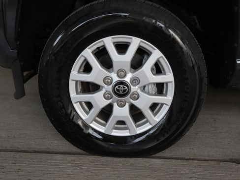 Used 2025 Toyota Tacoma SR AWD/4WD image 27