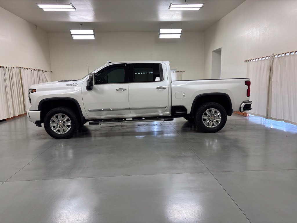 Used 2024 Chevrolet Silverado 2500 High Country w/ High Country Premium Package AWD/4WD image 5