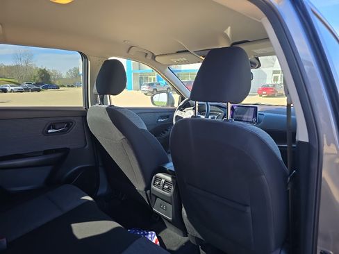 Used 2023 Nissan Rogue SV image 16