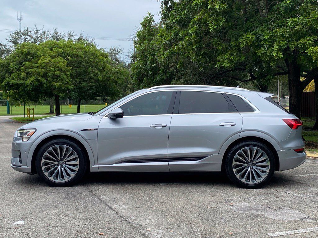 Used 2019 Audi e-tron Prestige w/ Prestige Package AWD/4WD image 4