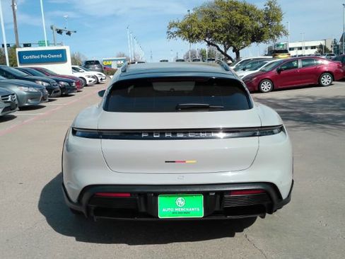 Used 2023 Porsche Taycan 4S w/ Performance Package image 10