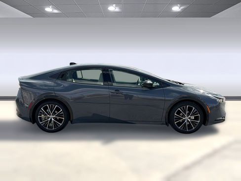 Used 2025 Toyota Prius XLE image 8