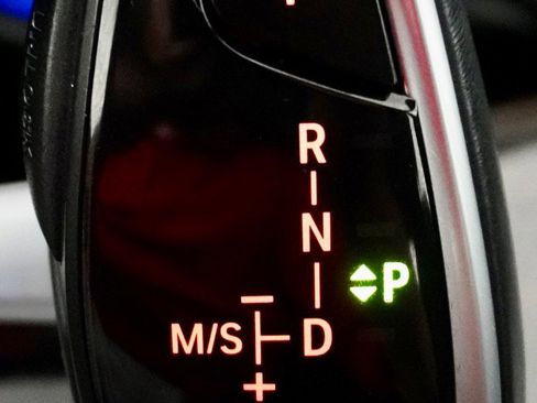 Used 2019 BMW 530e w/ Convenience Package image 22