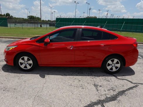 Used 2017 Chevrolet Cruze LS FWD image 4